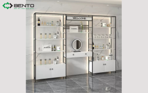 Kệ Trưng Bày Mỹ Phẩm Bằng Nhựa