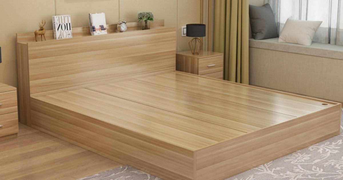 So sánh chi tiết giữa nhựa và gỗ công nghiệp về độ bền, chi phí và ứng dụng thực tế.